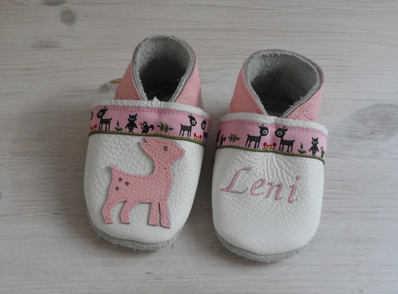 Krabbelschuhe/Lederschuhe Mit Reh Und Namen Krabbelschuhe/Lederschuhe Mit Reh Und Namen von LillemoreDesign