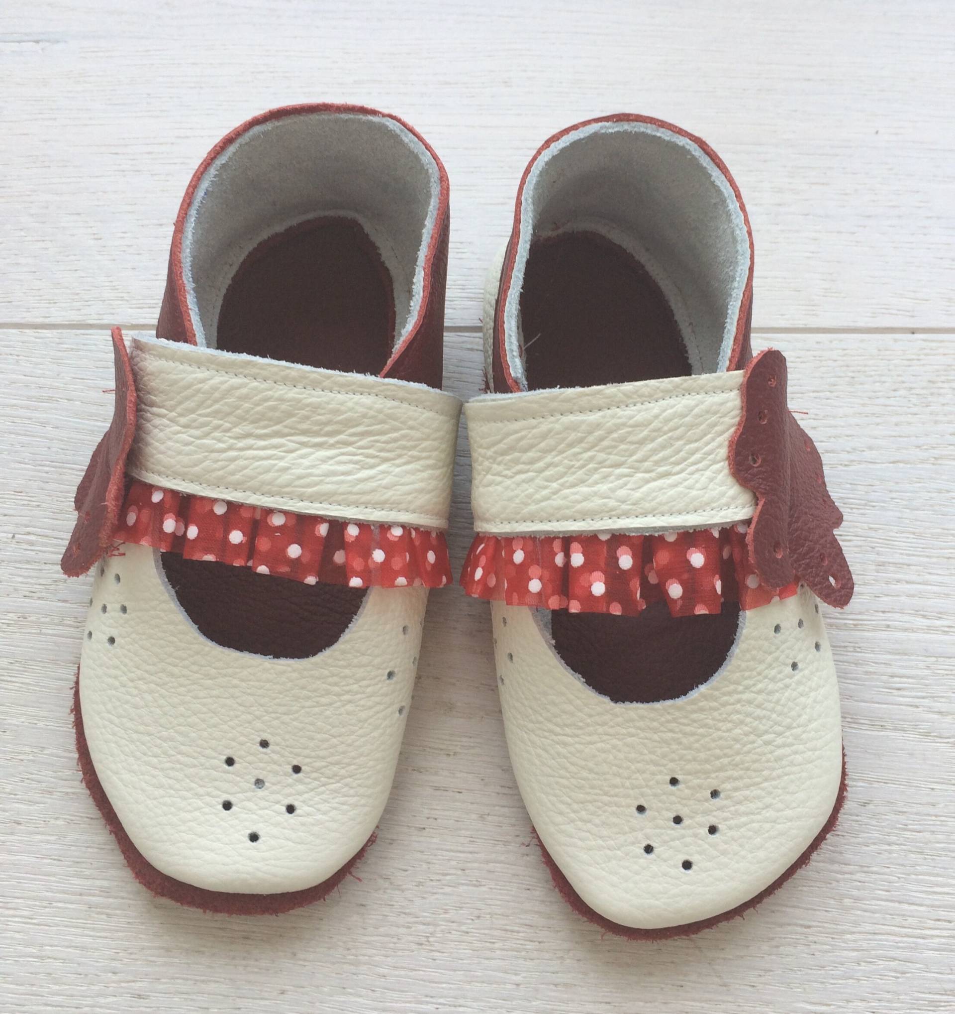 Krabbelschuhe/Lederschuhe Sandale Schmetterling Krabbelschuhe/Lederschuhe Sandale Schmetterling von LillemoreDesign