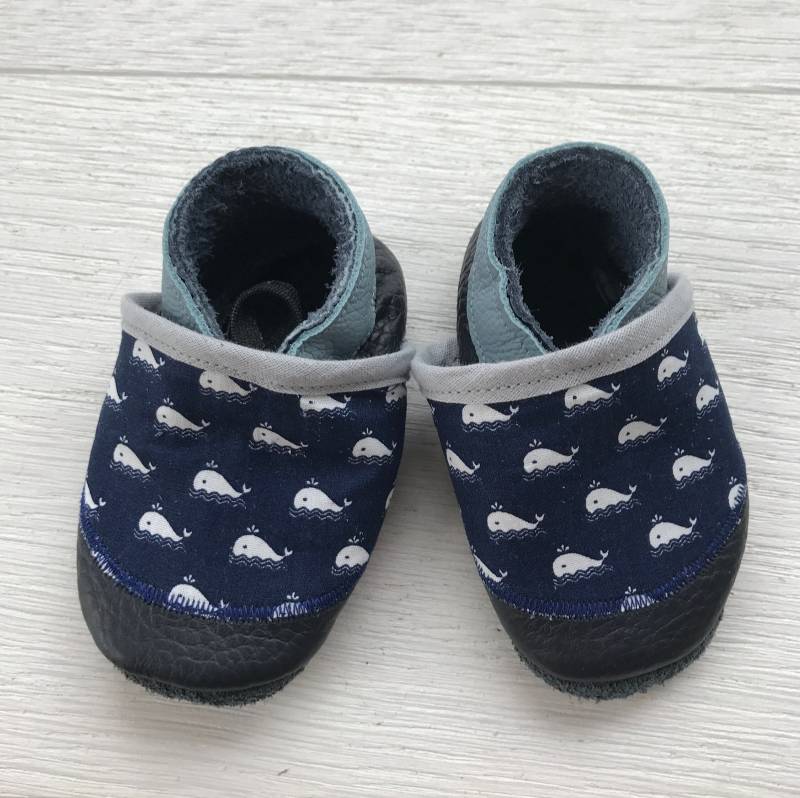 Krabbelschuhe Lederschuhe Mit Niedlichem Wal von LillemoreDesign