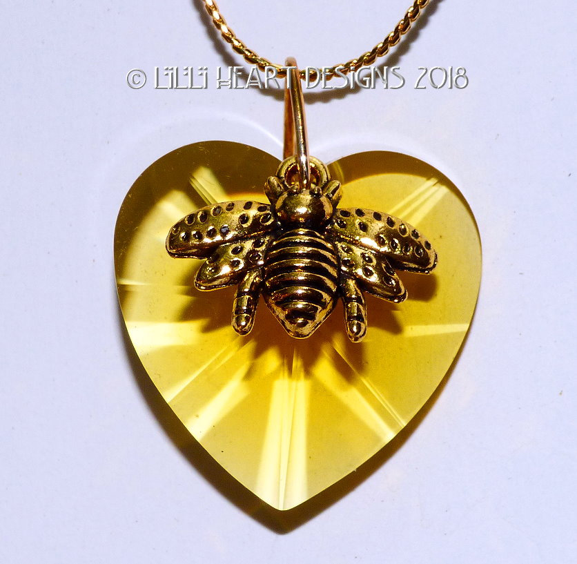 I Love Honey Bee's Heart Halskette M/W Swarovski Crystal Light Topaz An 24K Vergoldeter 18" Kette Suncatcher Car Charm By Lilli Designs I Love Honey Bee's Heart Halskette M/W Swarovski Crystal Light Topaz An 24K Vergoldeter 18" Kette Suncatcher Car Charm By Lilli Designs von LilliHeartDesigns
