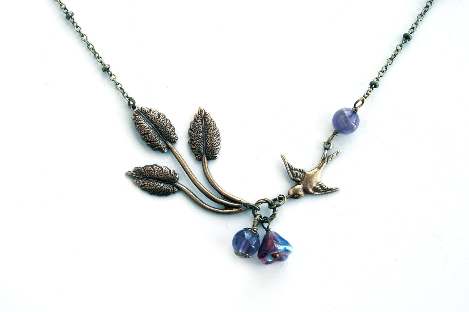 Antik Messing Blatt Vogel Halskette Hochzeit Schmuck Brautschmuck Brautjungfer Geschenk Lila Amethyst Edelstein Perle Gold Kette Blattgold Antik Messing Blatt Vogel Halskette Hochzeit Schmuck Brautschmuck Brautjungfer Geschenk Lila Amethyst Edelstein Perle Gold Kette Blattgold von LillianFineJewelry