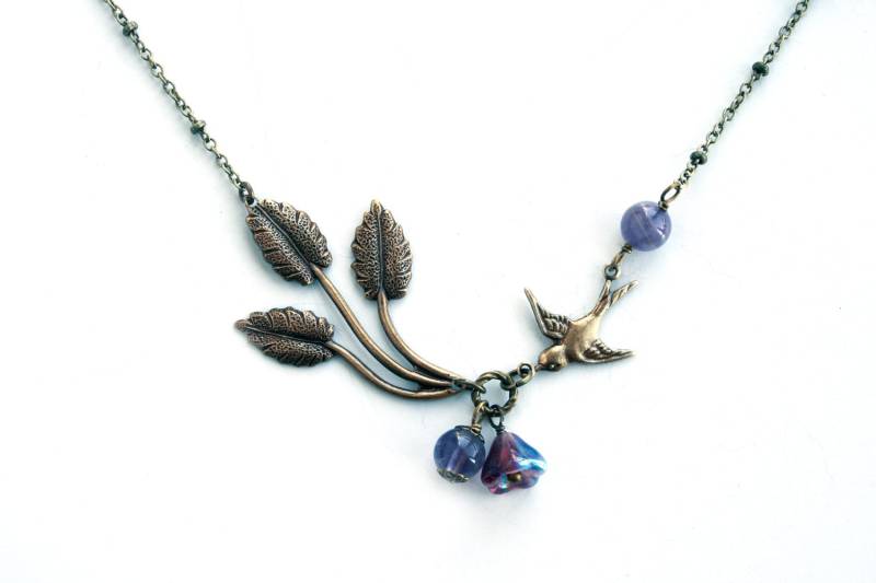 Antik Messing Blatt Vogel Halskette Hochzeit Schmuck Brautschmuck Brautjungfer Geschenk Lila Amethyst Edelstein Perle Gold Kette Blattgold von LillianFineJewelry