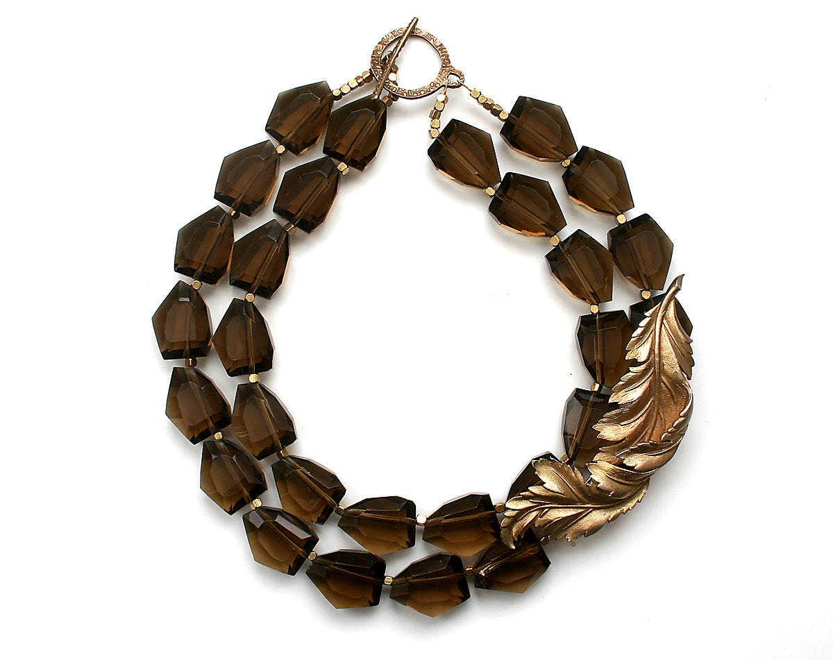 Statement Halskette Vintage Gold Feder Brosche Multi Strang Braun Glas Nugget Perlen Geschenk Für Sie Statement Halskette Vintage Gold Feder Brosche Multi Strang Braun Glas Nugget Perlen Geschenk Für Sie von LillianFineJewelry