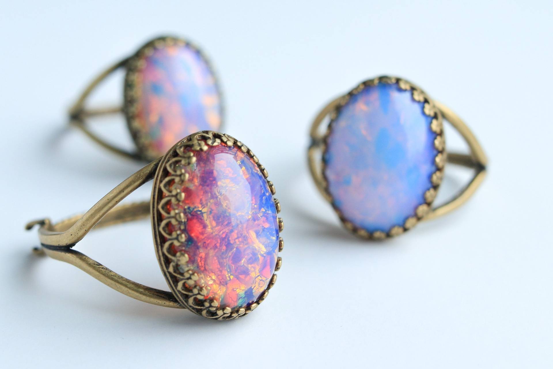 Vintage Opal Gold Ring, Rosa Glas Feueropal Cocktail Cabochon Verstellbarer Filigraner Statement Ring Boho Schmuck Vintage Opal Gold Ring, Rosa Glas Feueropal Cocktail Cabochon Verstellbarer Filigraner Statement Ring Boho Schmuck von LillianFineJewelry