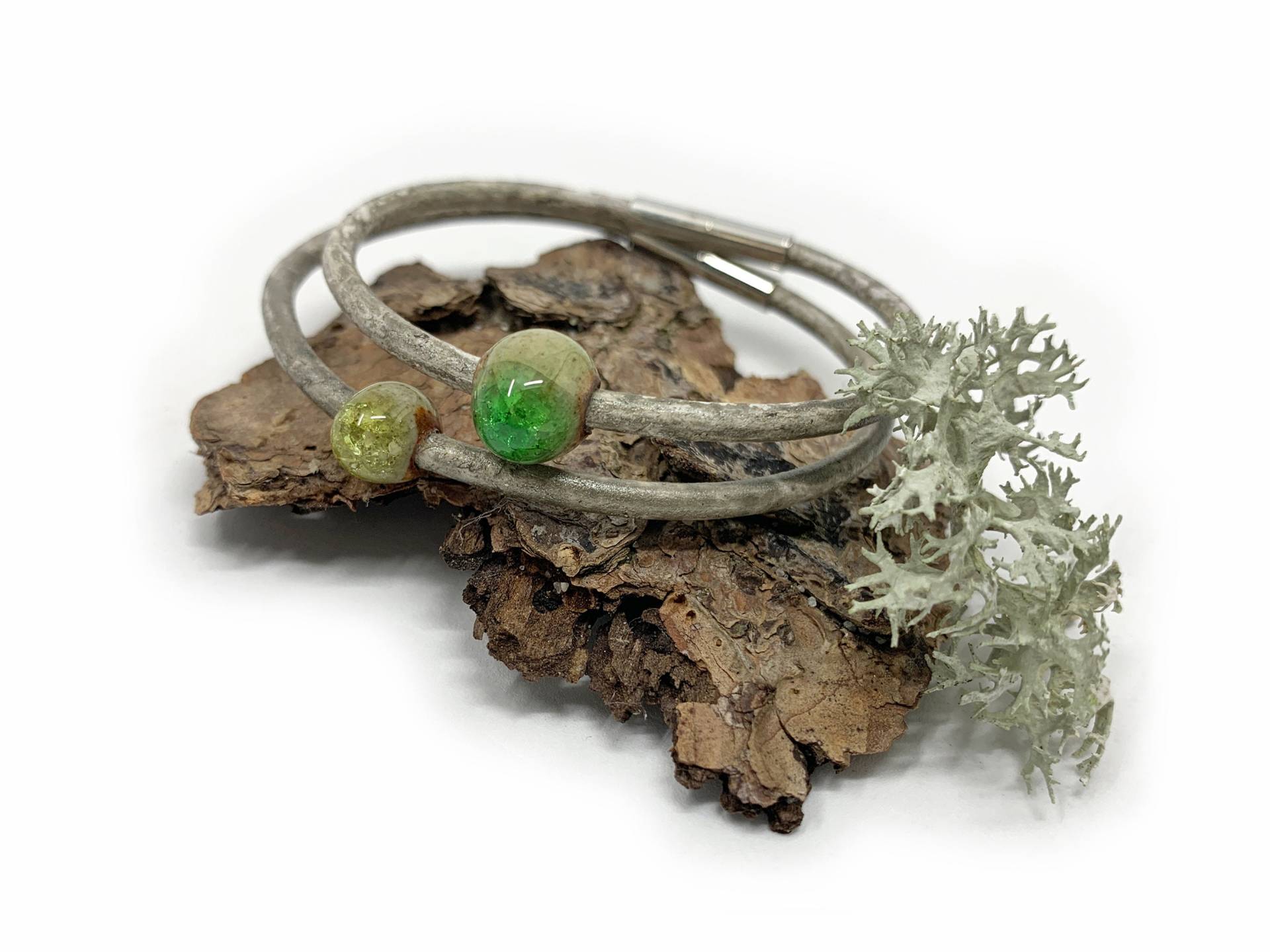 2Er-Set Lederarmbänder Mit Keramikperlen in Grün + Oliv | Schlicht Und Edel Minimal-Armband Im Boho-stil Als Sommerliche Geschenkidee 2Er-Set Lederarmbänder Mit Keramikperlen in Grün + Oliv | Schlicht Und Edel Minimal-Armband Im Boho-stil Als Sommerliche Geschenkidee von LillianRaphaela