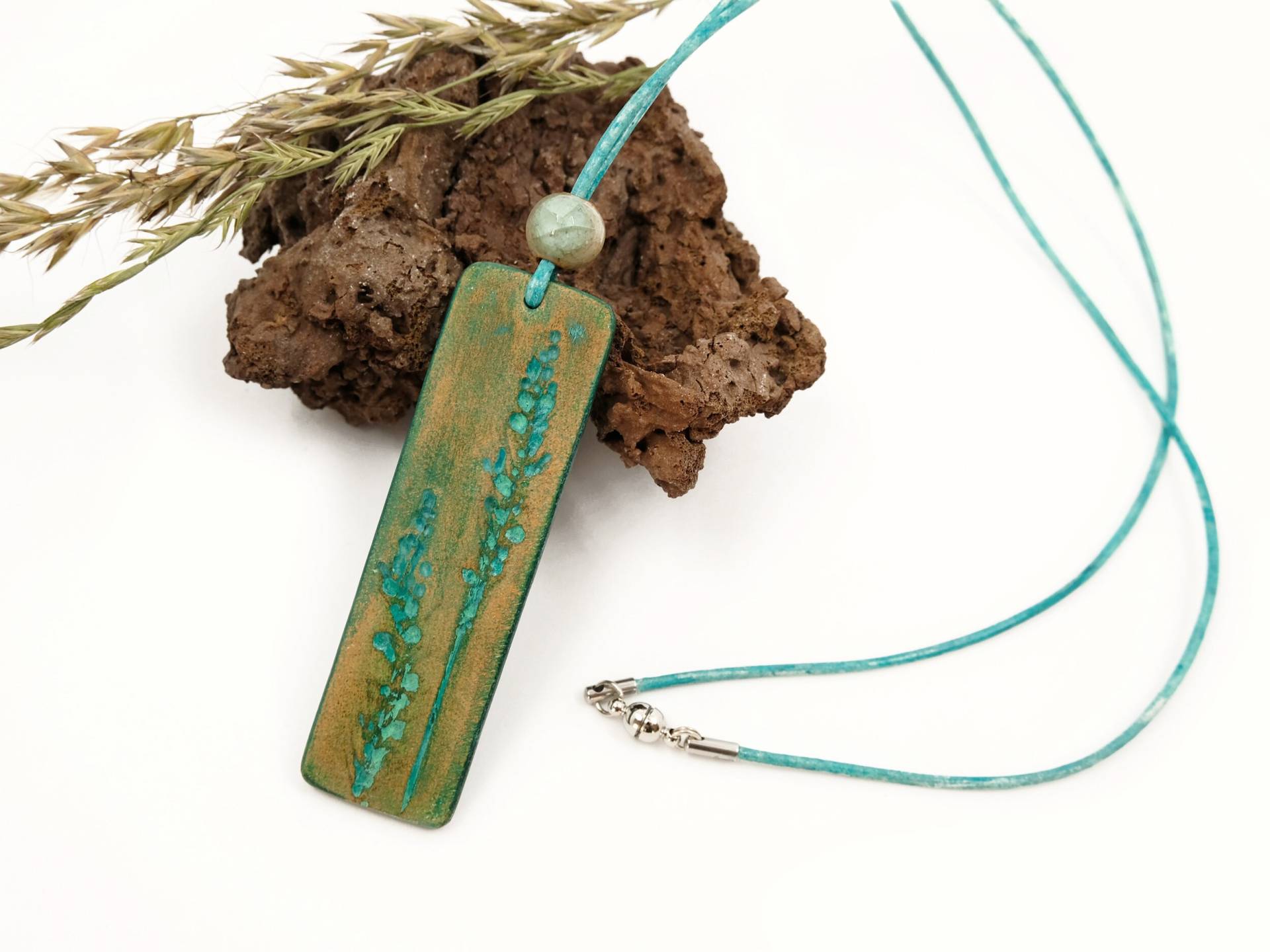 Halskette Aus Leder Mit Gräser-Motiv | Surfer Hippie Kette Im Boho-Look Türkise Statement Lederkette Als Kleines Geschenk Zum Muttertag Halskette Aus Leder Mit Gräser-Motiv | Surfer Hippie Kette Im Boho-Look Türkise Statement Lederkette Als Kleines Geschenk Zum Muttertag von LillianRaphaela