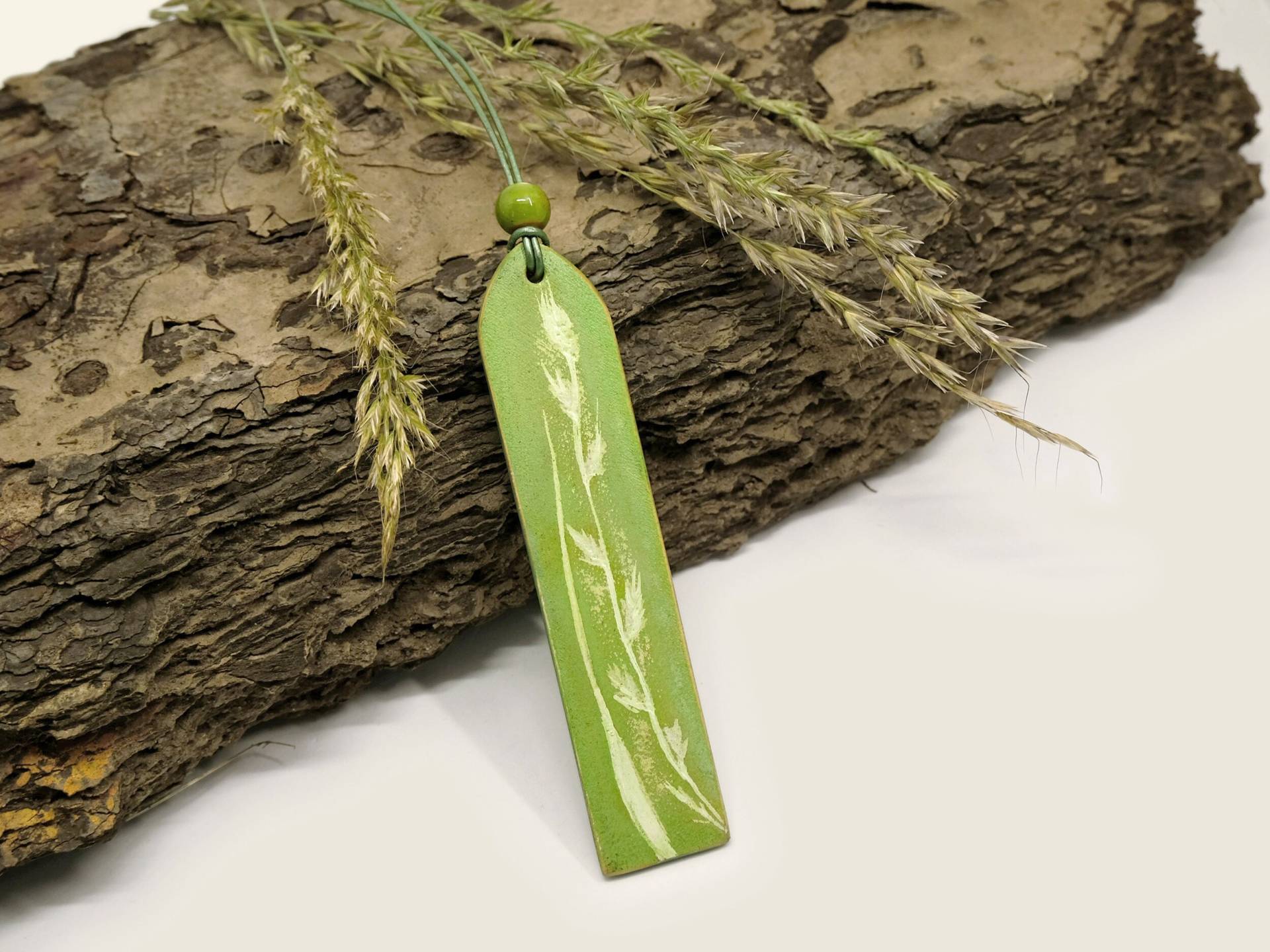 Leder-Anhänger Mit Gräser-Motiv An Lederband | Verstellbare Halskette Im Boho-Look Grüne Statement Lederkette Weihnachtsgeschenke Leder-Anhänger Mit Gräser-Motiv An Lederband | Verstellbare Halskette Im Boho-Look Grüne Statement Lederkette Weihnachtsgeschenke von LillianRaphaela