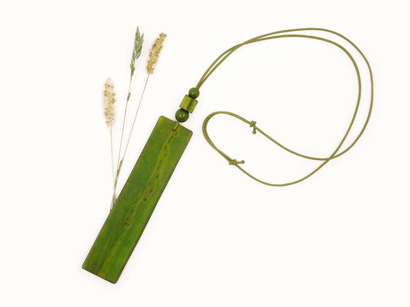 Grüne Lederkette Mit Gräser-Motiv An Lederband | Verstellbare Halskette Im Boho-Look Geschenkidee Zu Weihnachten Für Freundin Oder Frau von LillianRaphaela