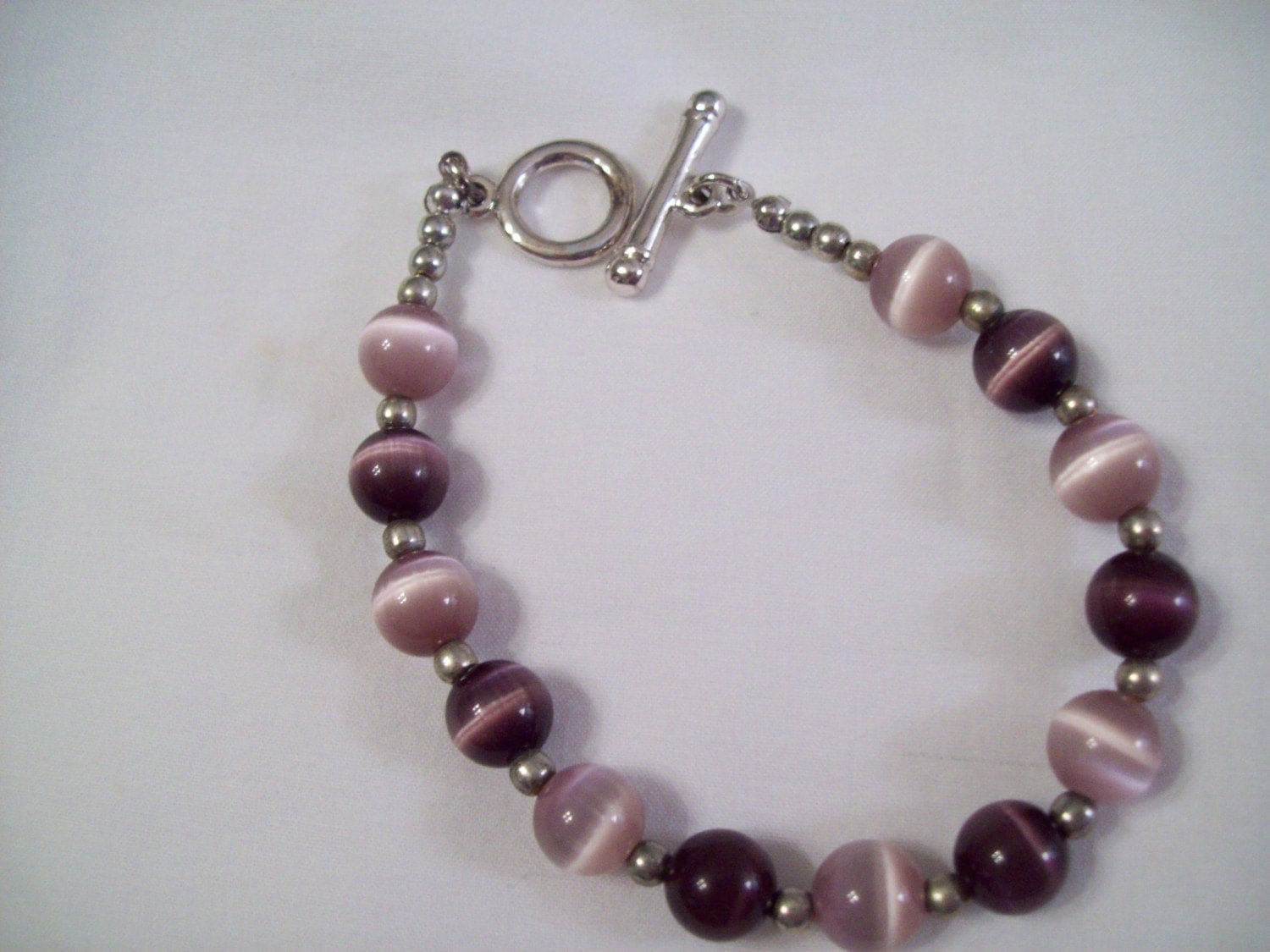 Lila Katzenauge Armband Lila Katzenauge Armband von LillianTreasures
