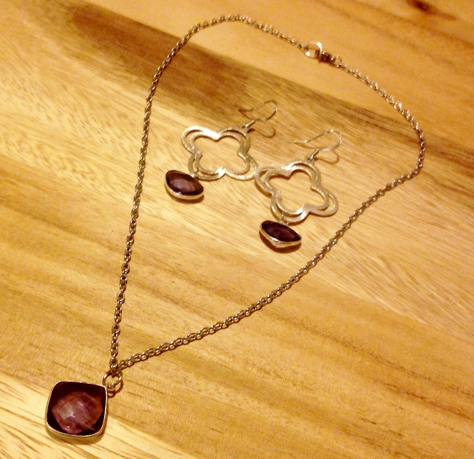 Amethyst Anhänger Edelstein Halskette Und Ohrring Set Amethyst Anhänger Edelstein Halskette Und Ohrring Set von LillieandMiley