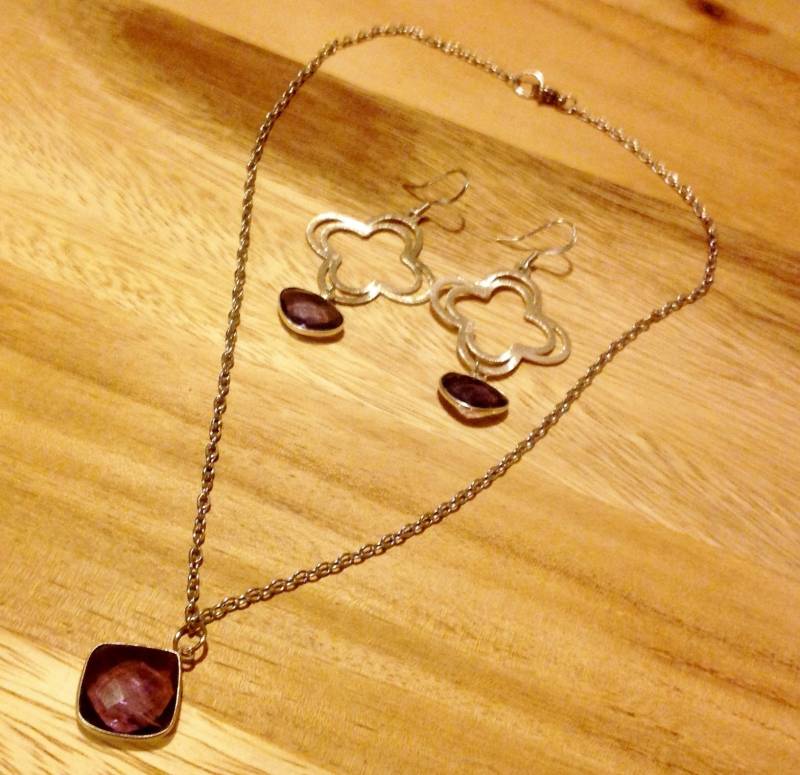 Amethyst Anhänger Edelstein Halskette Und Ohrring Set Amethyst Anhänger Edelstein Halskette Und Ohrring Set von LillieandMiley