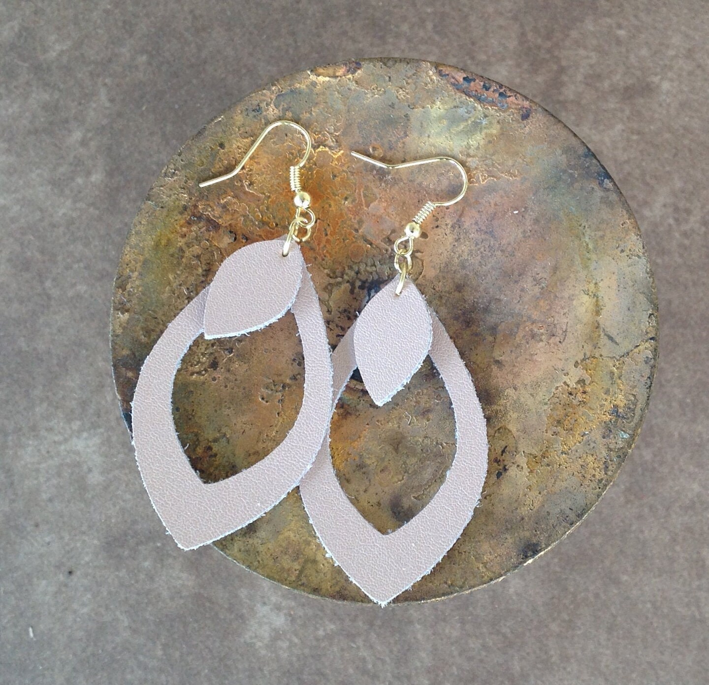 Doppellagig, Rosegold, Echtes Leder, Blatt Ohrringe, Leder Ausgeschnitten, Statement Geschenk Für Frauen, Leicht Doppellagig, Rosegold, Echtes Leder, Blatt Ohrringe, Leder Ausgeschnitten, Statement Geschenk Für Frauen, Leicht von LillieandMiley