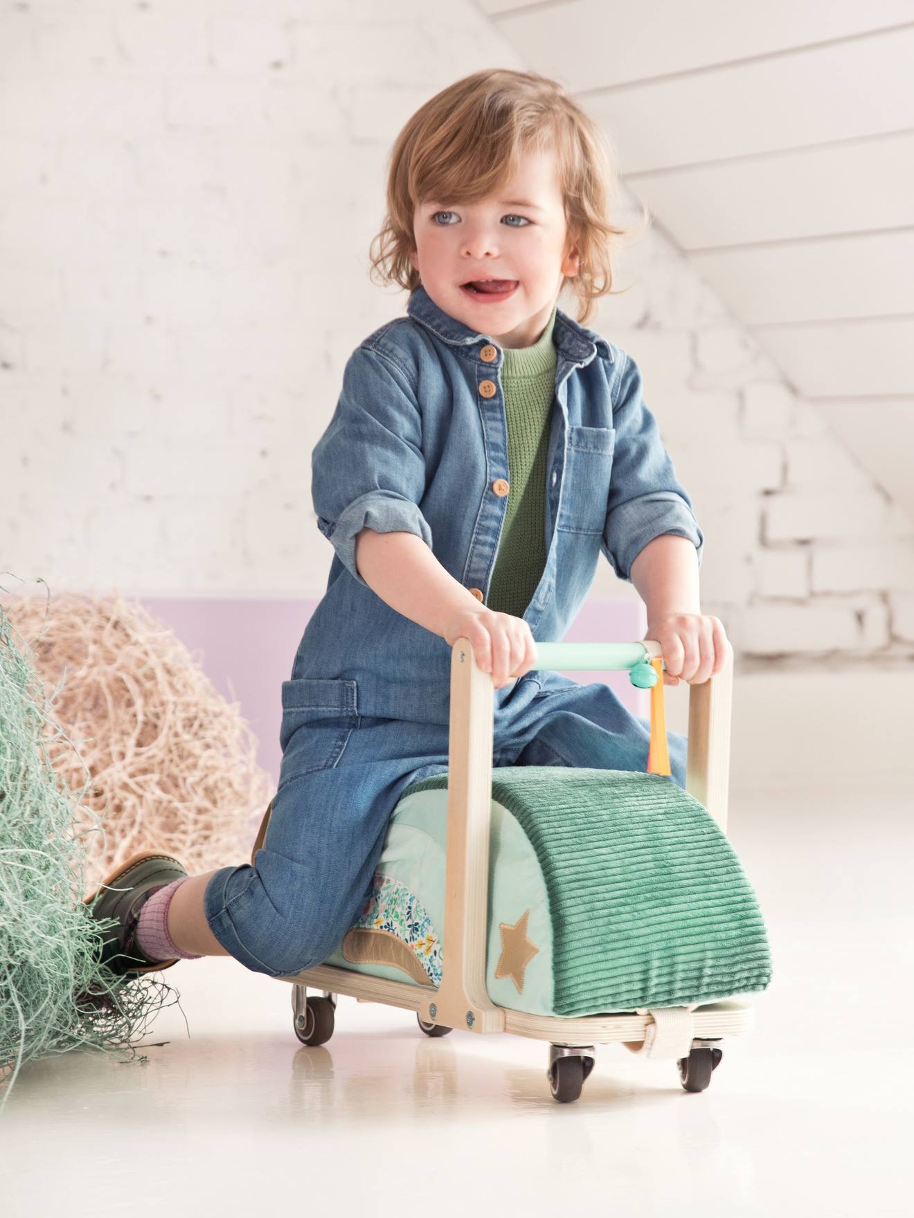 Baby 2-in-1-Rutschfahrzeug aus Holz Lilliputiens von Lilliputien