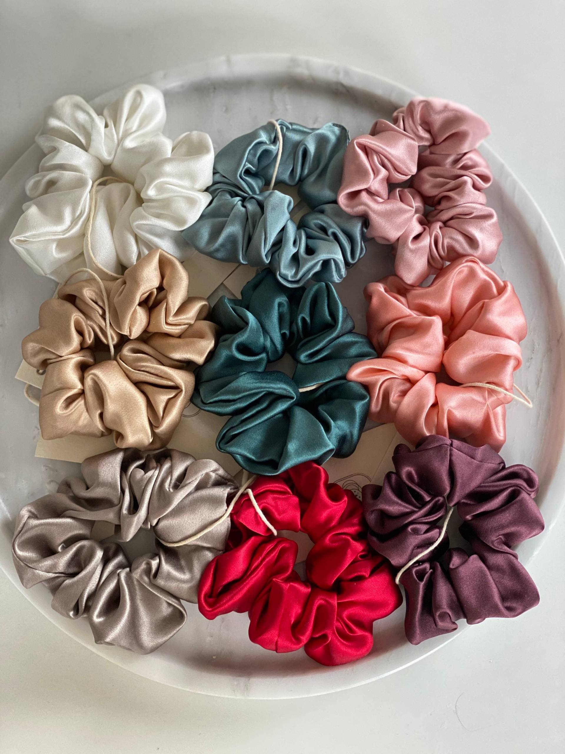 25 Momme Silk Scrunchie | Silk Hair Tie Haircare Self-Care 25 Momme Silk Scrunchie | Silk Hair Tie Haircare Self-Care von LillizBoutique