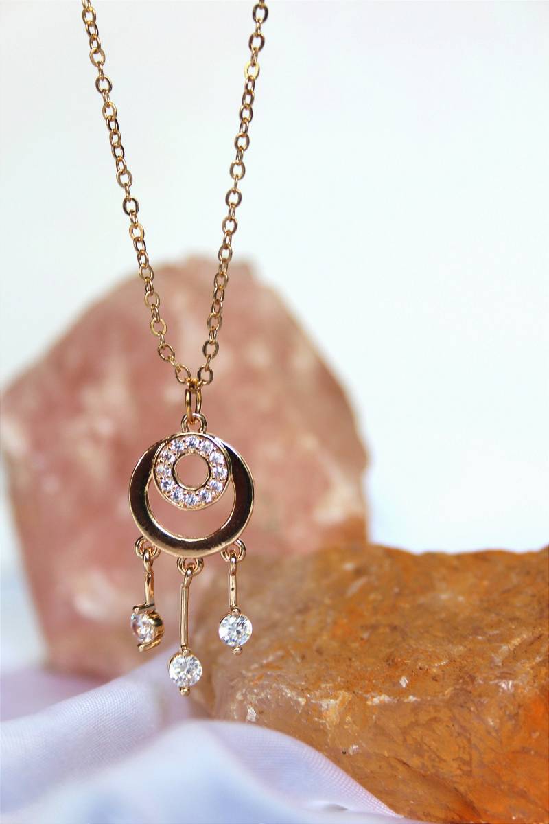 Kette 18K Vergoldet Mit Glitzerndem Runden Anhänger // Zierliche Goldene Halskette Im Boho Stil Zarte Goldkette Aus Edelstahl Wasserfest von Lillomy