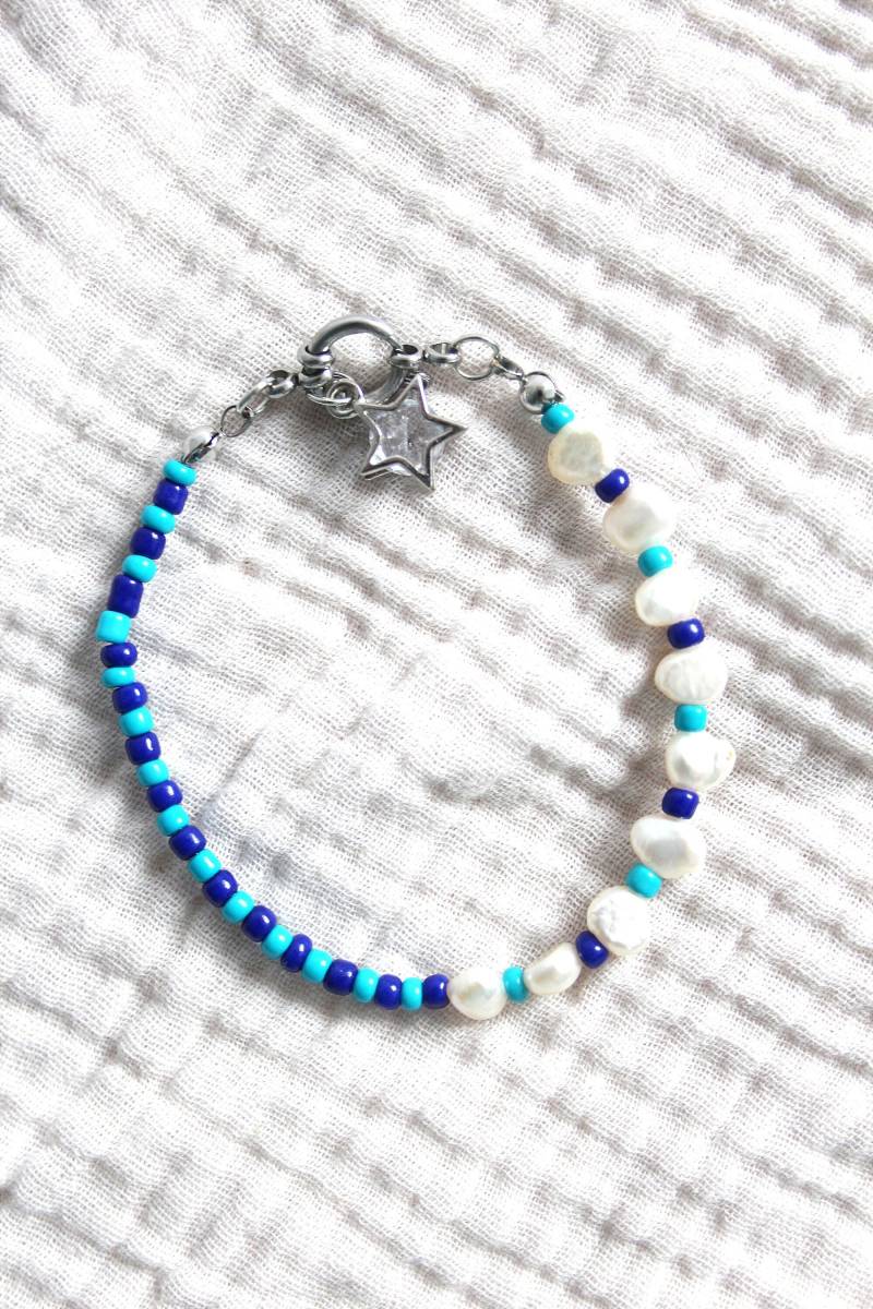 Zartes Armband Silber Mit Süßwasserperlen/Zierliches Buntes Armkettchen Stern Anhänger Perlenarmband Blau Weiß Charm Boho Zartes Armband Silber Mit Süßwasserperlen/Zierliches Buntes Armkettchen Stern Anhänger Perlenarmband Blau Weiß Charm Boho von Lillomy