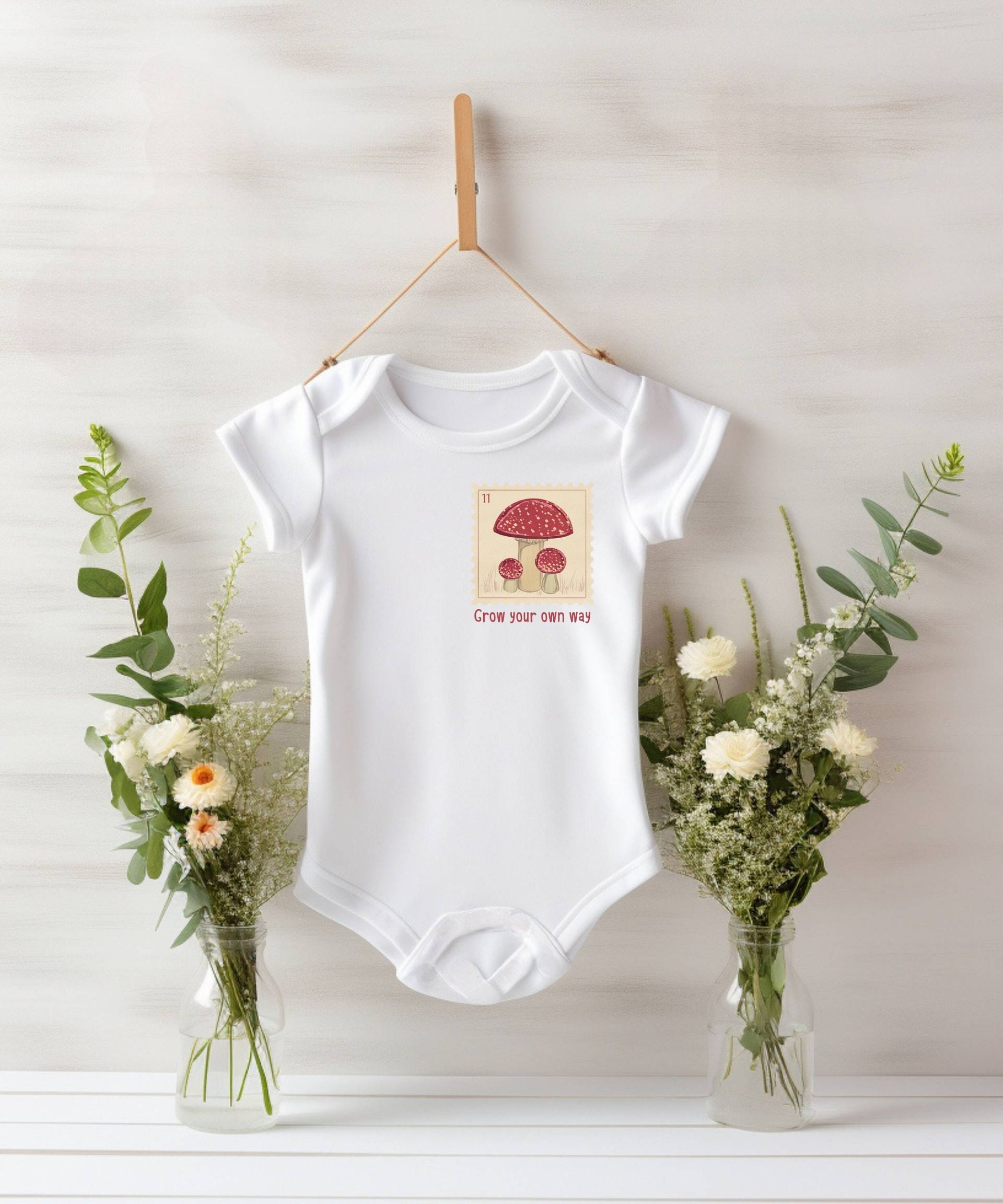 Vintage Pilz Body, Süsses Baby Outfit, Babykleidung, Baby-Mädchen-Kleidung, Jungen-Kleidung, Baby-Body Mit Rosa Blumen von LillyPillyGifts