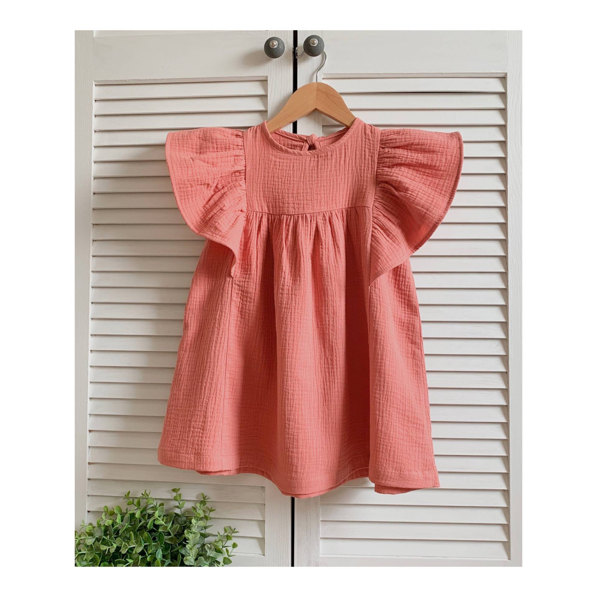 Mädchen Musselin Kleid Schmetterling Ärmel Baumwolle Peach von LillyRoseStories