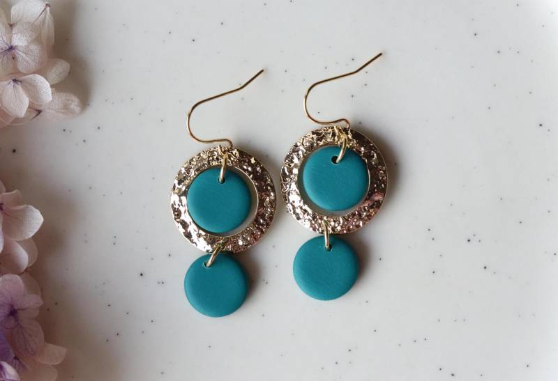 Grün Polymer Clay Ohrringe, Vergoldetes Messing, Hängeohrringe von LillydesignDE