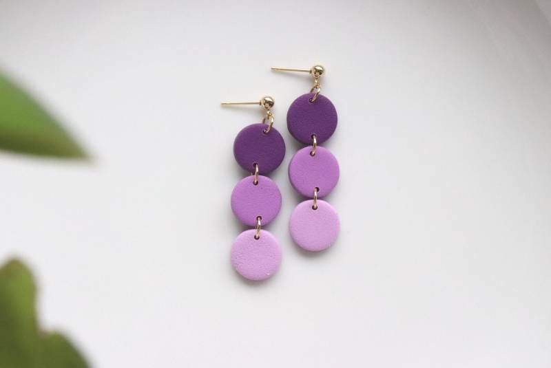 Lila Ohrringe, Handgemachte Polymer Clay Hängeohrringe von LillydesignDE