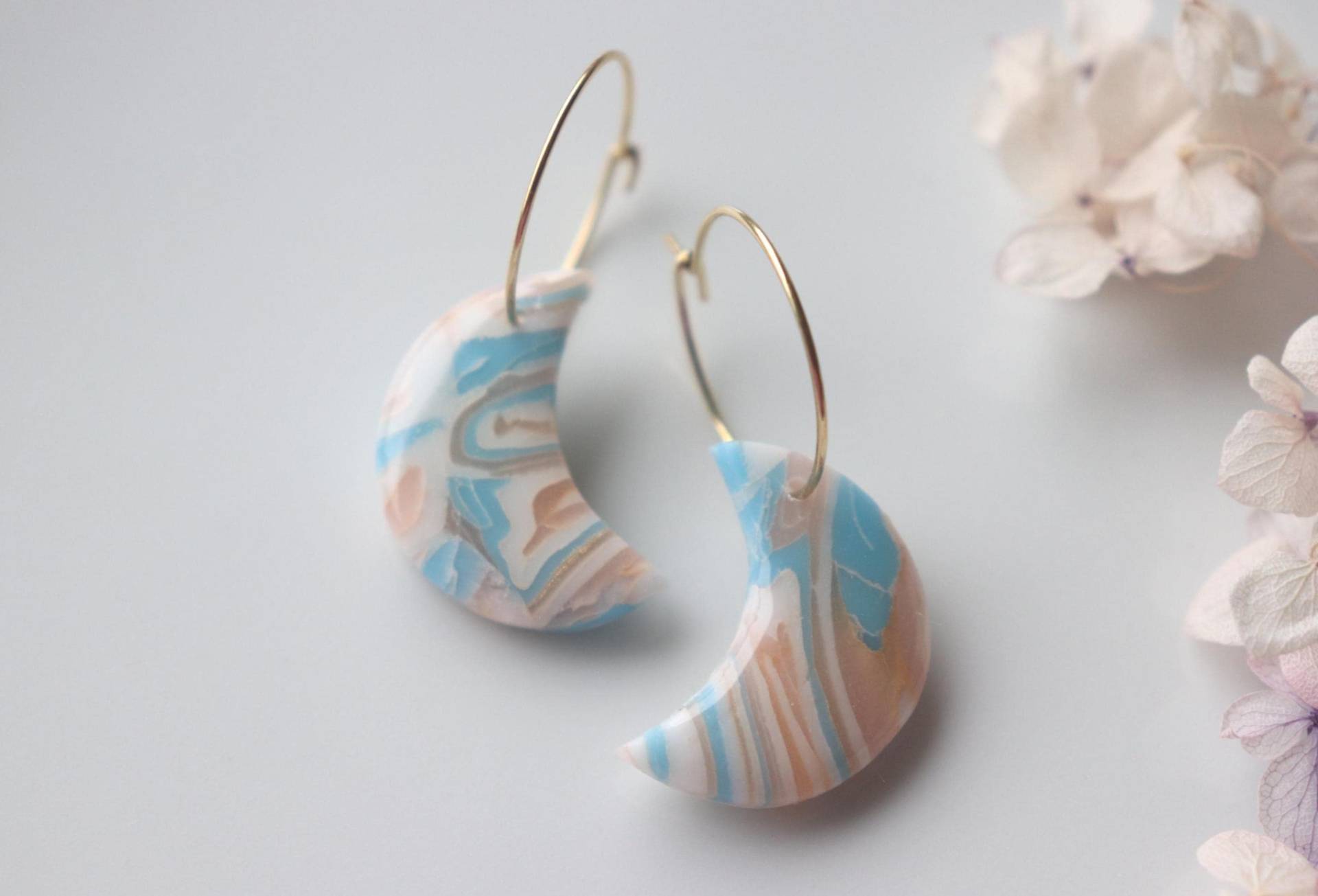 Marmorierte Polymer Clay Creolen Ohrringe. Handgemacht von LillydesignDE