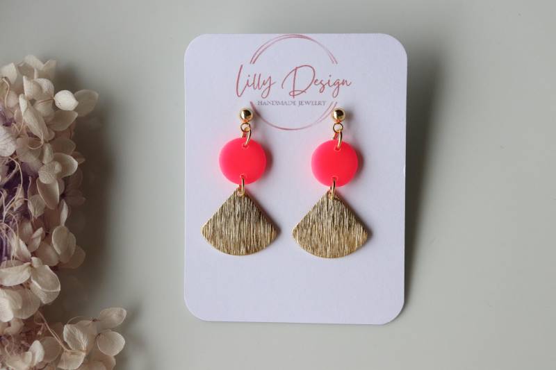 Neon Pink Polymer Clay Ohrringe Mit Messing von LillydesignDE