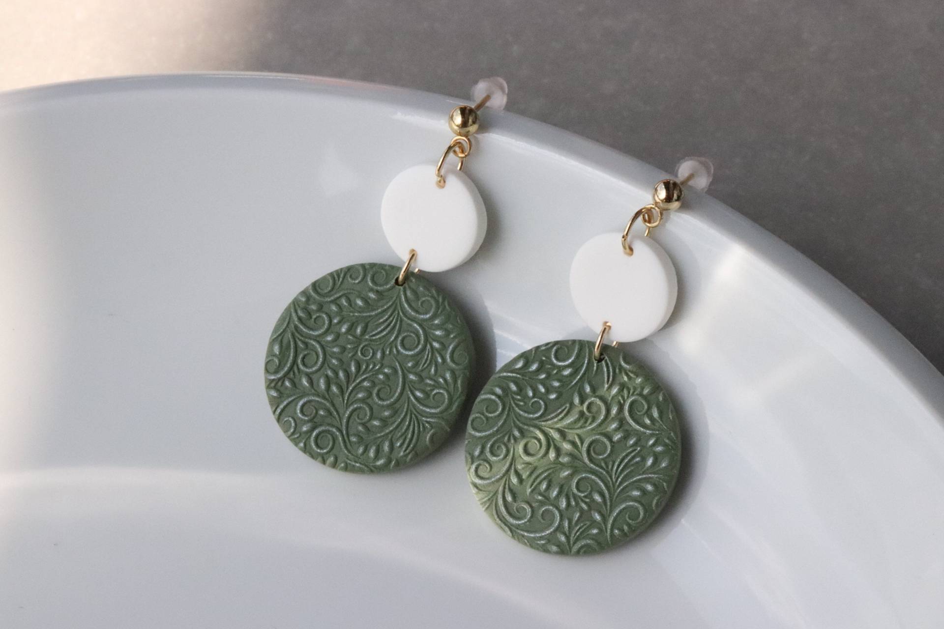 Olivgrün Und Weiß Polymer Clay Ohrringe von LillydesignDE