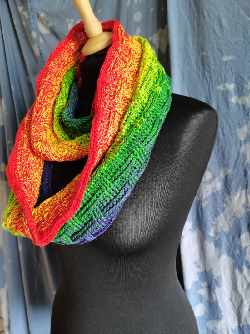 Helena Loopschal Im Webmuster, Wunderschöner Regenbogen Loopschal, Aus Baumwolle, Etwa 20 cm Hoch Und 145 Lang Loop von Lillyslittlecreature