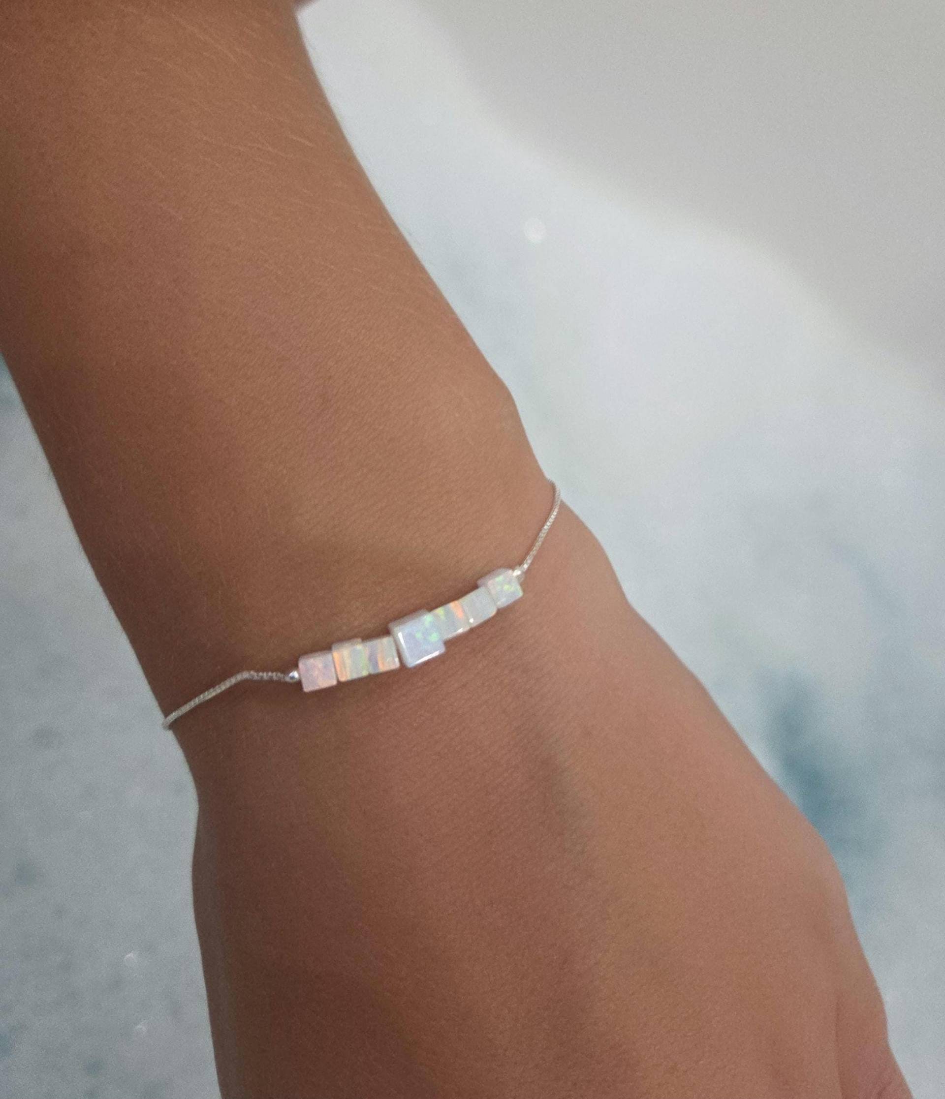 Opal Armband Magisch Handgemachtes Schmuckstück 925 Geburtsstein Unikat Echt Hochzeit Verlobung Geschenk Present Braclet Jewelry Blue Silver von Lillysopalbracelet