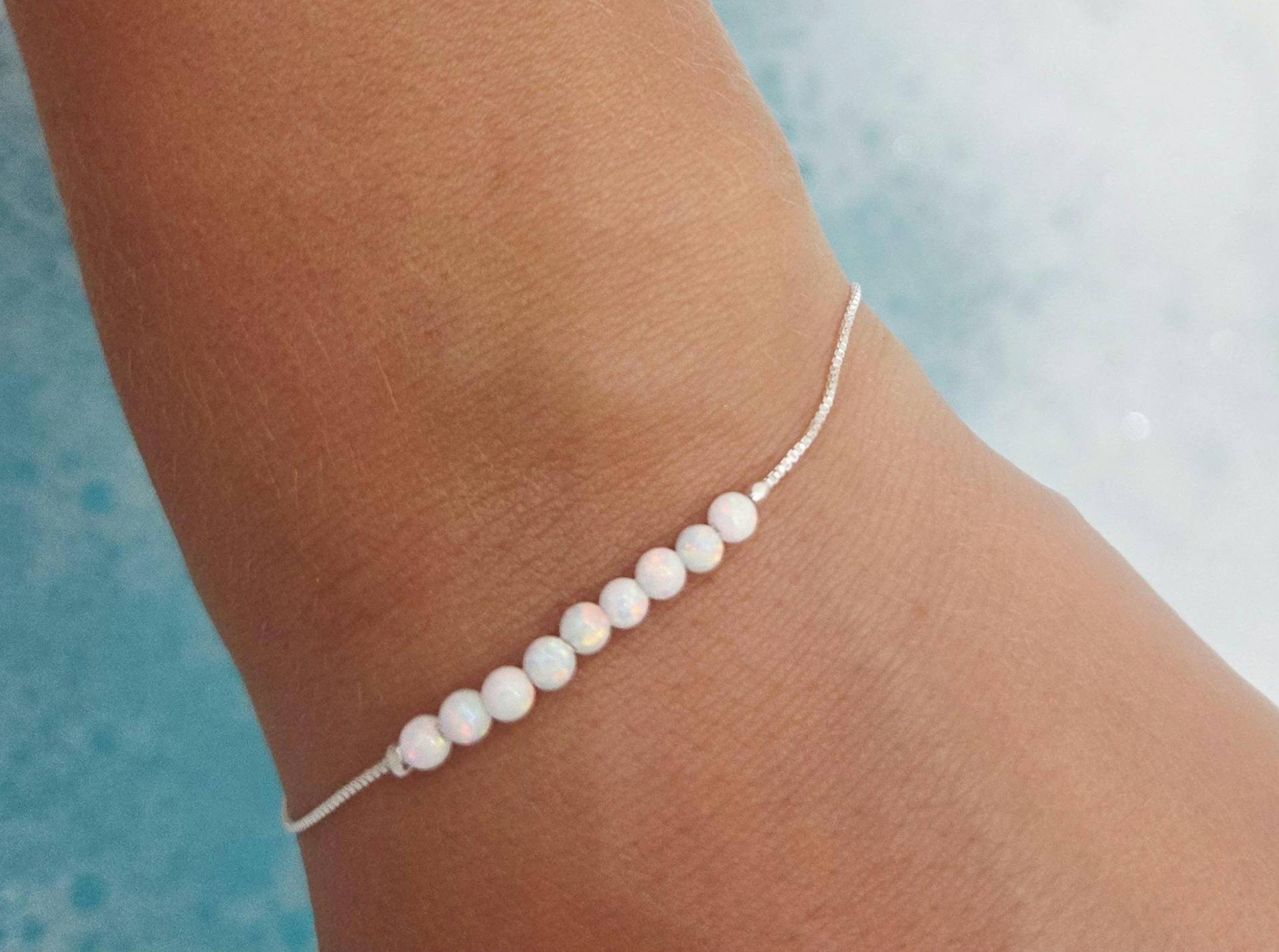 Opal Armband Weiß Perlen Silber 925 Minimalistisch Glücksstein Oktober Geschenk Schwester Freundin Geburtstag Weihnachten Neujahr Unikat von Lillysopalbracelet