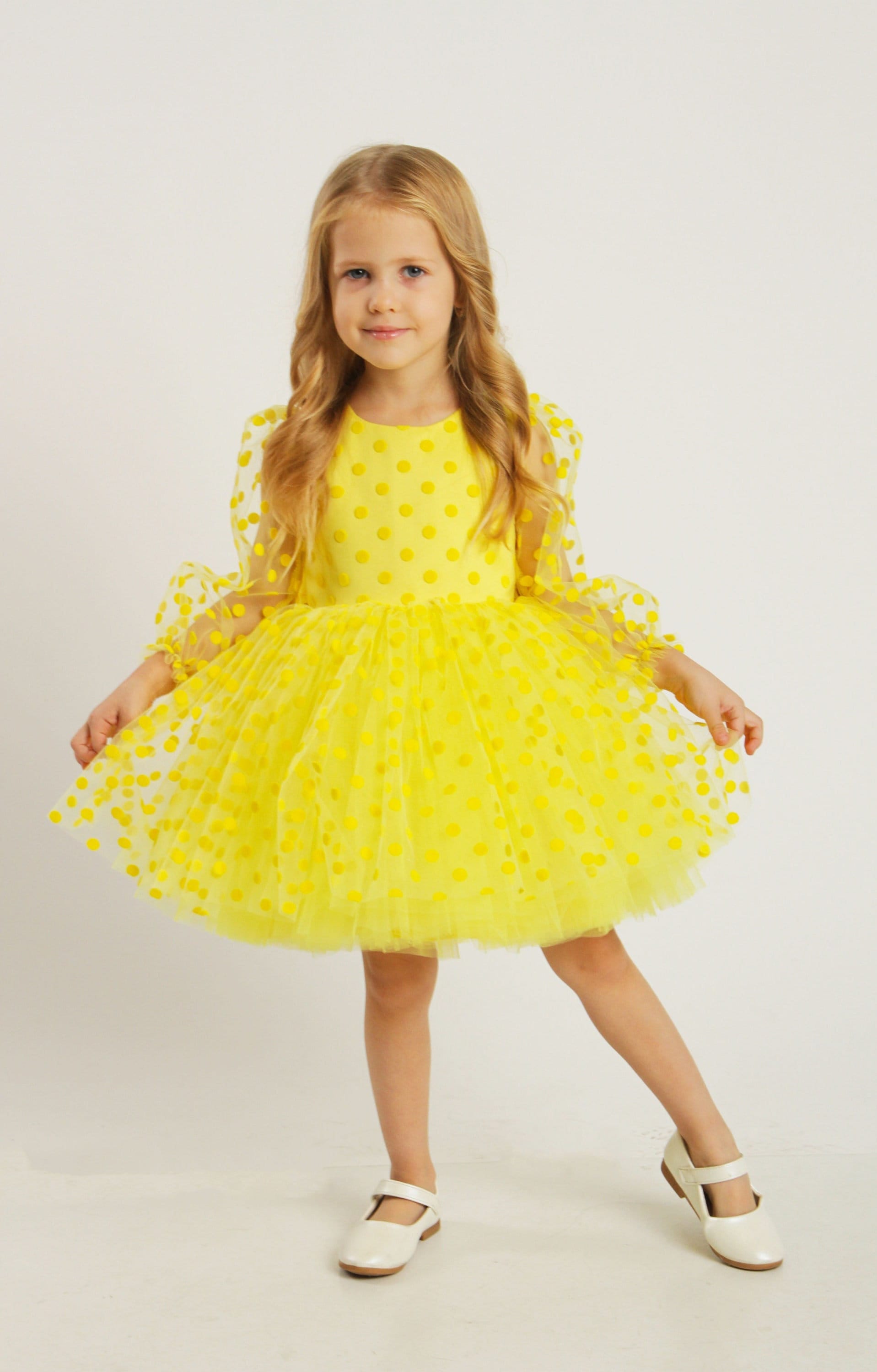 Mädchen Gelbes Kleid Polka Dot Baby Erster Geburtstag 1. Kleinkind Party Fancy Dress Blumenmädchen von LilsBrand