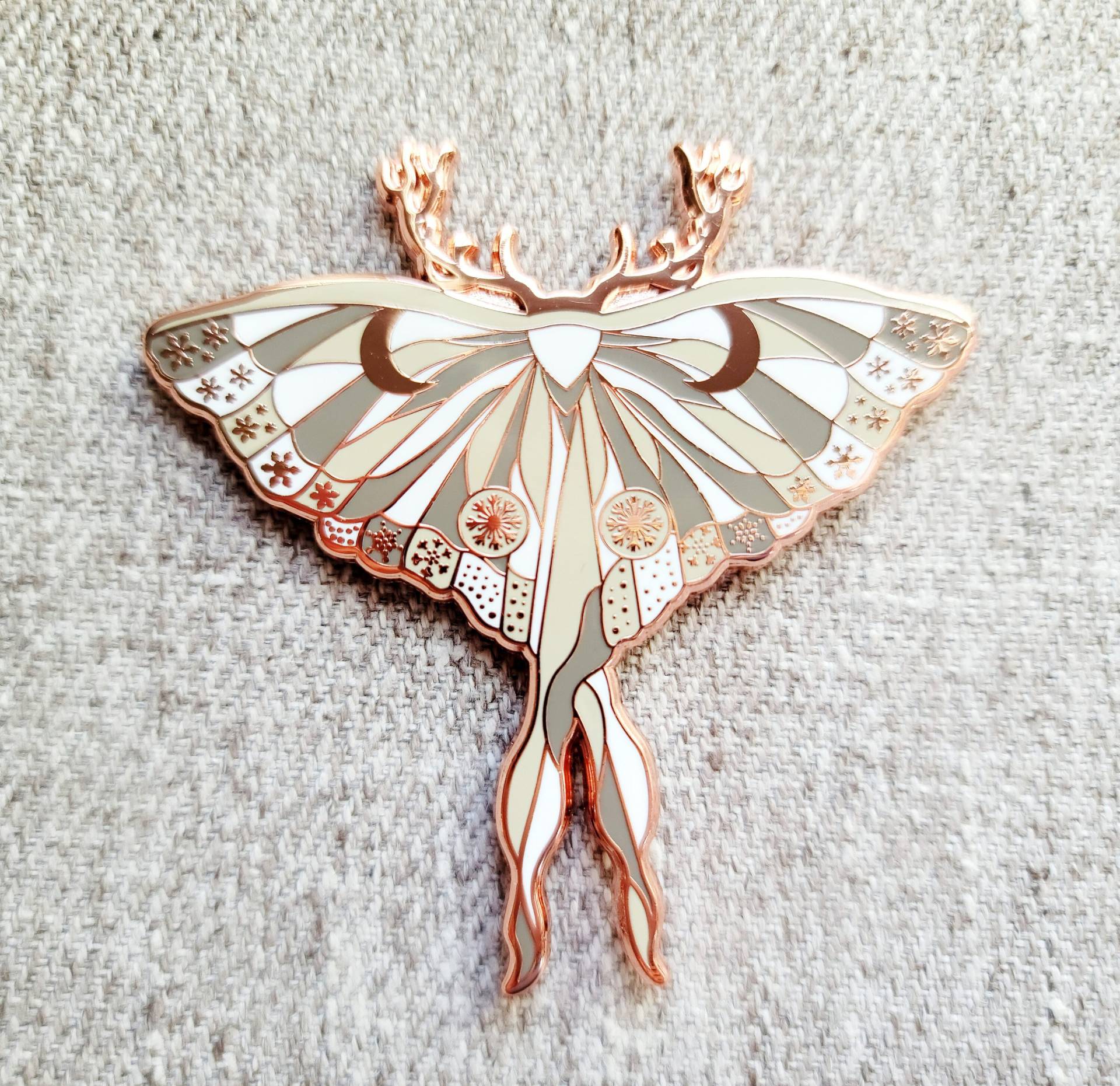 Die Alte Motte Von Yuletide - Emaille Pin Winter Witch The Kollektion Die Alte Motte Von Yuletide - Emaille Pin Winter Witch The Kollektion von LilyBrookLane