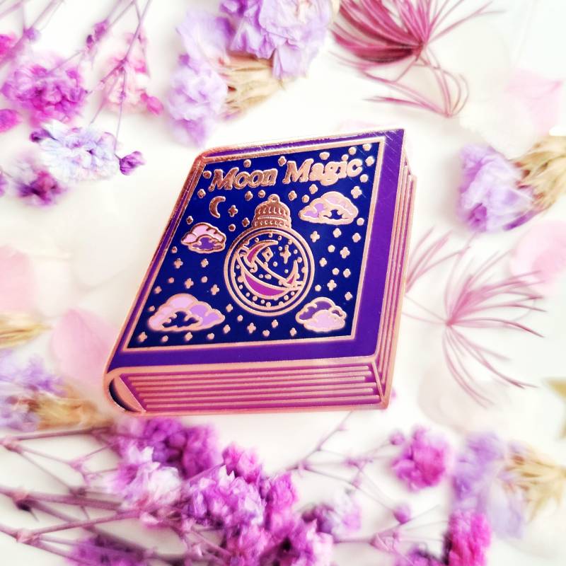 Mondmagie Zauberbuch - Emaille Pin Cosmic Witch Collection von LilyBrookLane