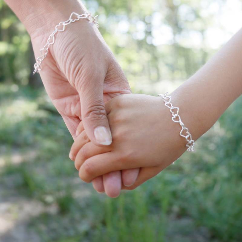 sterling Silber Herz Armband - Valentinstag Geschenk Muttertagsgeschenk Jahrestag Geburtstagsgeschenk Ineinander Greifendes von LilyCharmed