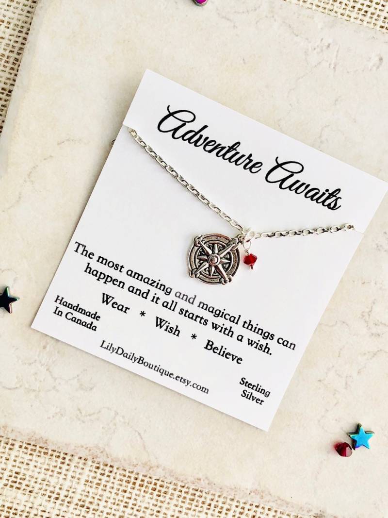 Adventure Awaits Silber Kompass Kette, Coworkers Leaving Geschenk, Going Away Geschenk Für Beste Freundin, Teenager Halskette, Trending Schmuck von LilyDailyBoutique