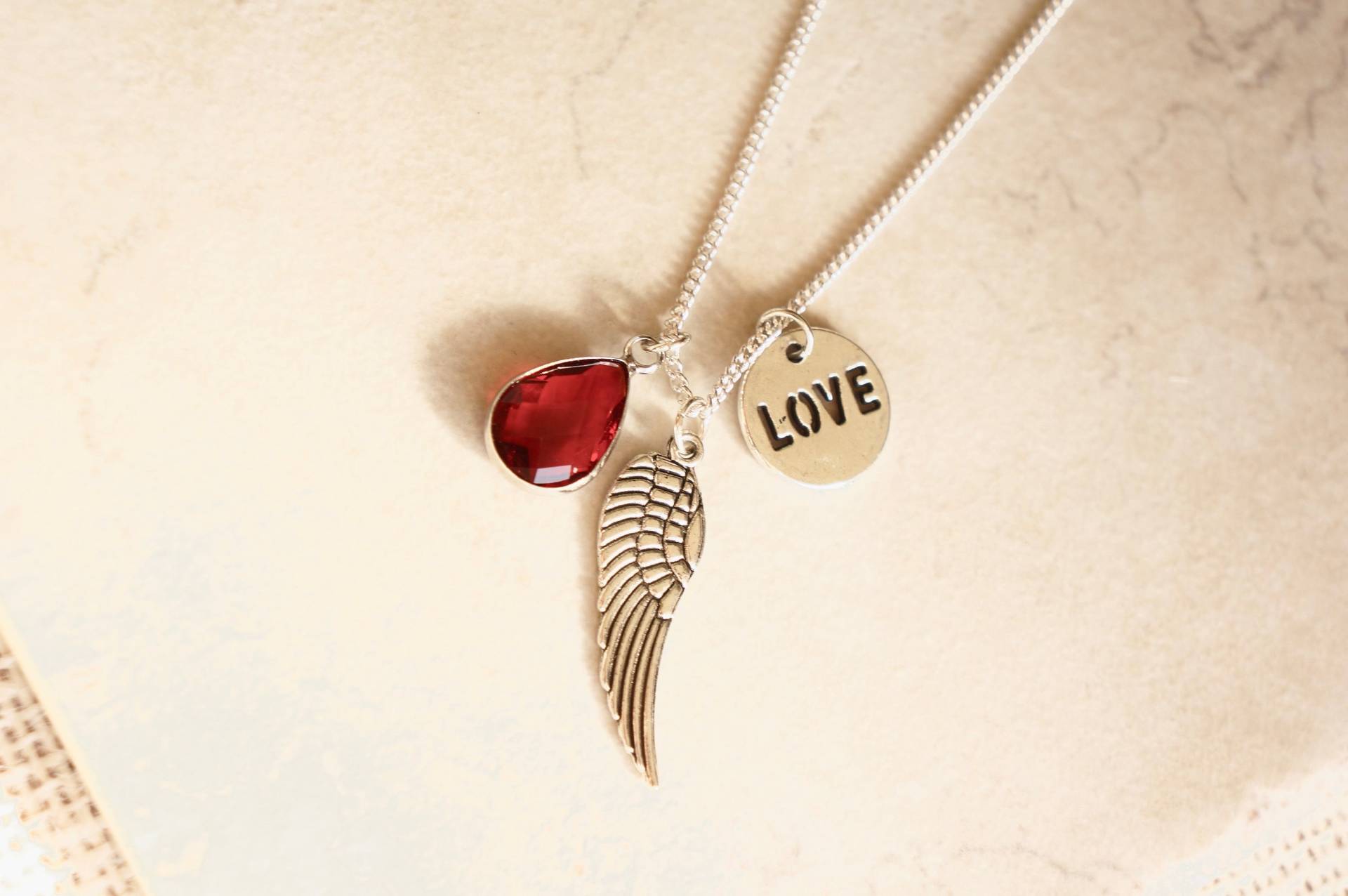 In Liebevoller Erinnerung Fehlgeburtstag Halskette, Engel Flügel Schutz Halskette Geschenk, Bedeutungsvolle Mutter Geburtstag Geschenk Von Grandkids von LilyDailyBoutique