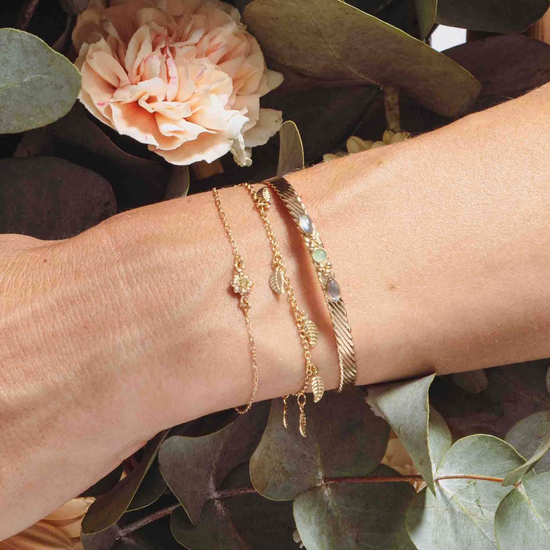 Armband Jonc Fleuri Doré À L'or Fin 24 Karat Et Pierres Semi-Précieuses/Collection Florilège von LilyGardenCreation