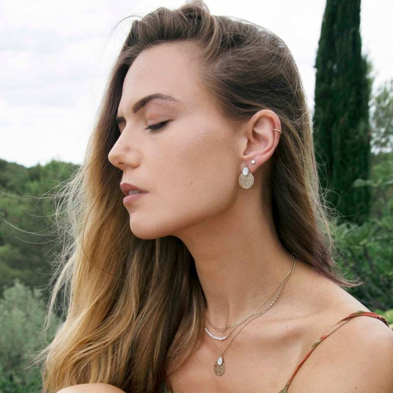 Boucles D'oreilles Puces Dorées Mit 24 Karat Und Feinen Perlen/Collection Orphée von LilyGardenCreation
