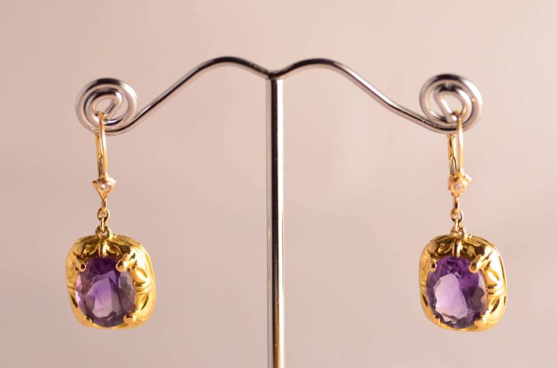 Dona Tina Ohrringe - 18K Solid Gold Mit Kissen Amethyst Und Diamant Ohrstecker | Lily Geschenke Edelsteine Dona Tina Ohrringe - 18K Solid Gold Mit Kissen Amethyst Und Diamant Ohrstecker | Lily Geschenke Edelsteine von LilyGiftsandGems