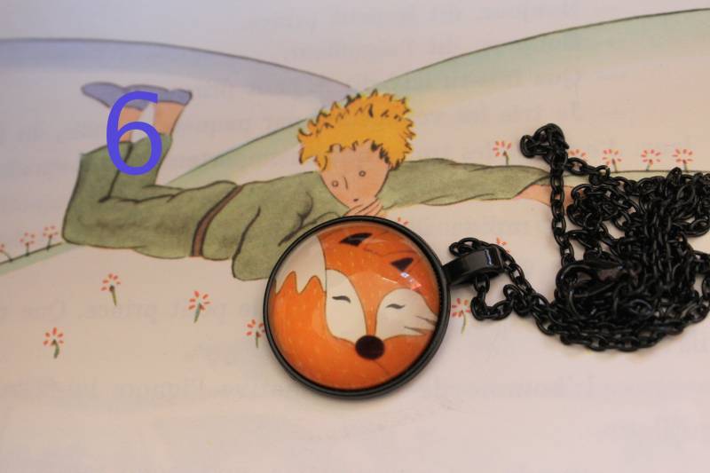 Eine Hübsche Medaille Mit Kleinen Prinzen Und Fuchs Ihrer Kette von LilyMarguerite