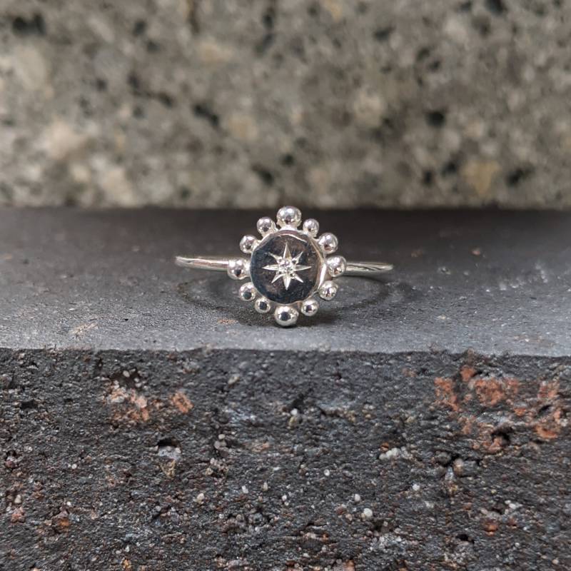 Silber Diamant Ring Sterling Stern Ring Handgefertigt in Großbritannien Von Lily Mccallin Aus Ihrer Bobble & Twinkle Kollektion von LilyMcCallin