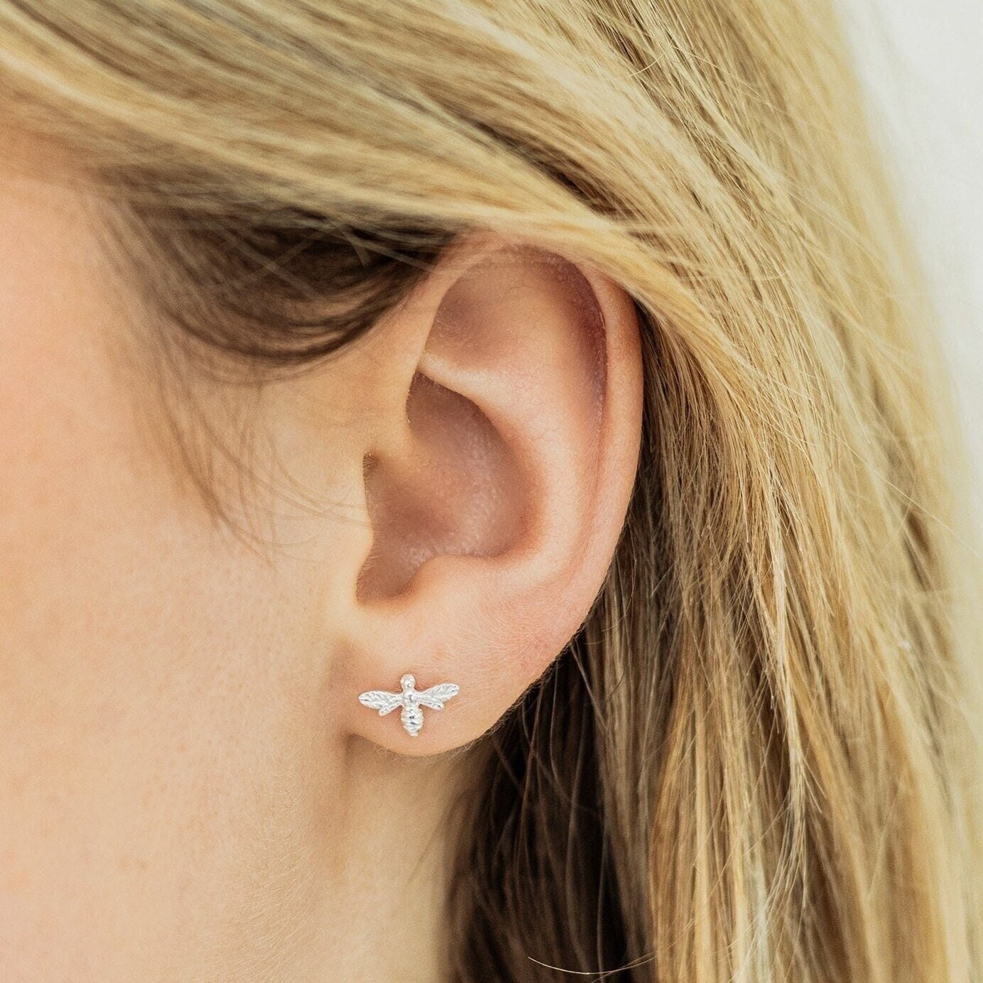 sterling Silber Biene Ohrstecker - Geschenk Für Naturliebhaber sterling Silber Biene Ohrstecker - Geschenk Für Naturliebhaber von LilyMoJewellery