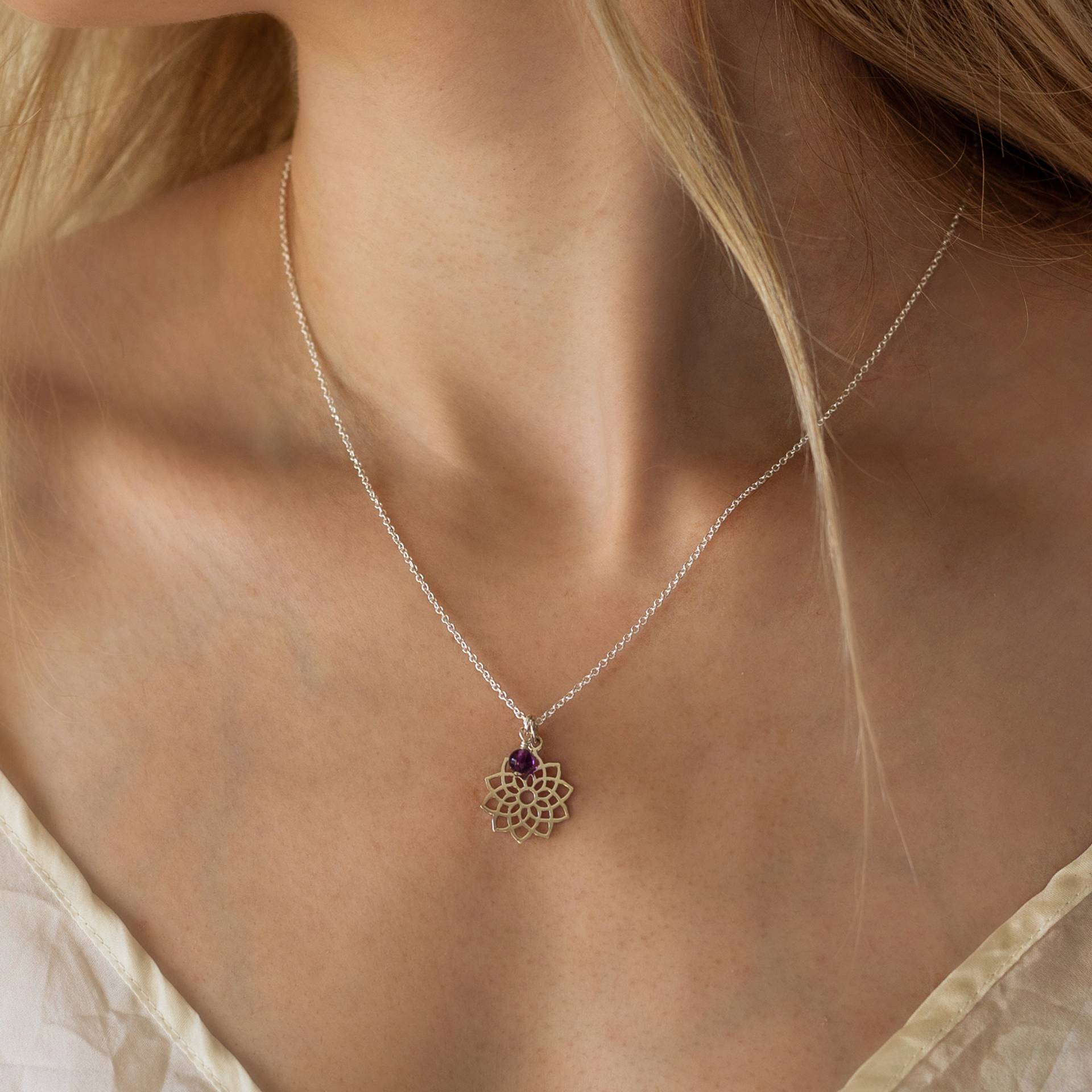 sterling Silber Kronenchakra & Amethyst Anhänger Halskette - Wellness Geschenk sterling Silber Kronenchakra & Amethyst Anhänger Halskette - Wellness Geschenk von LilyMoJewellery
