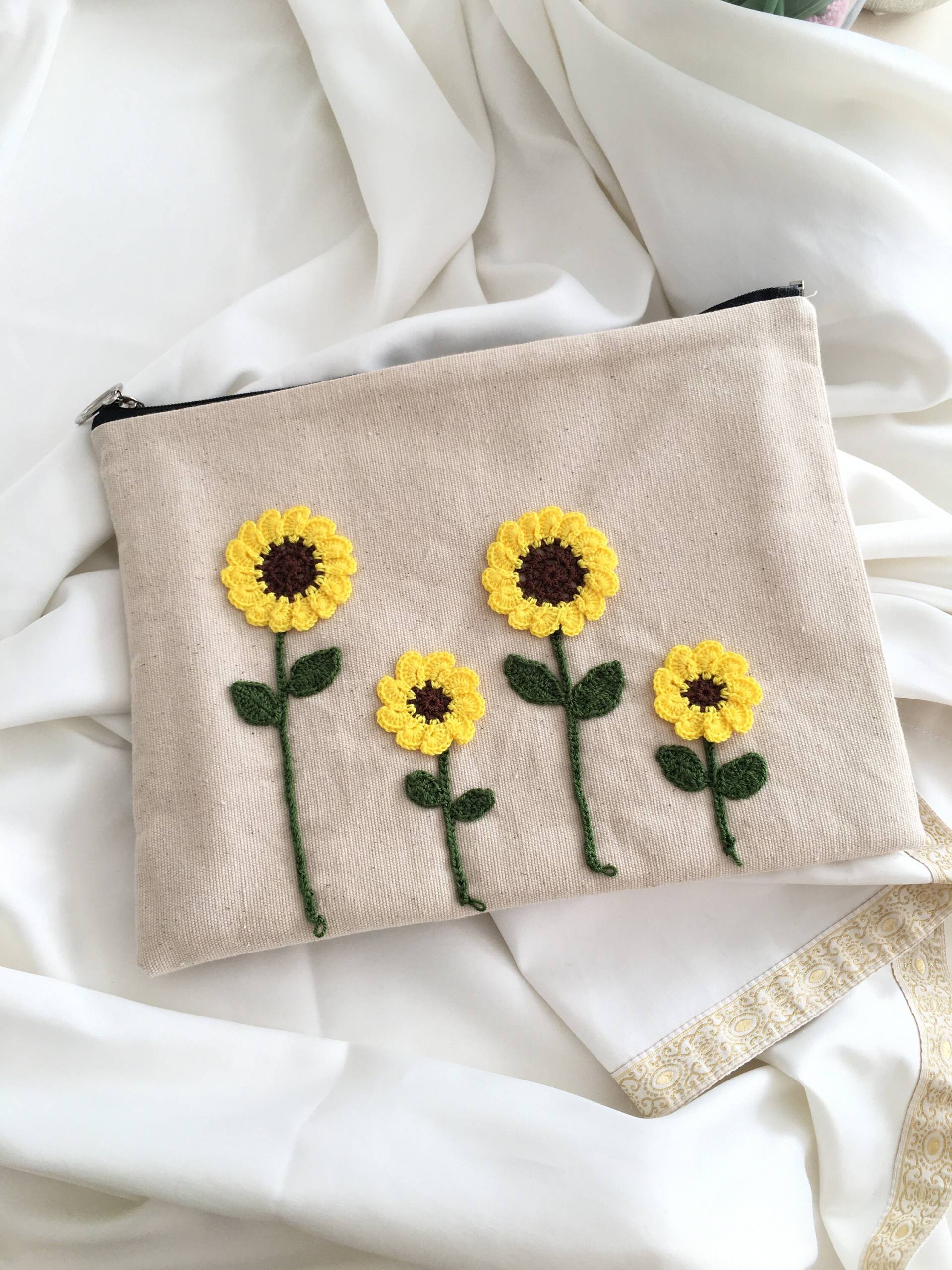 Handtasche Mit Sonnenblumenmuster, Aus Canvas, Make-Up Und Accessoire Organizer, Handgestricktes, Detailliertes Portemonnaie, Geschenk Für Ihre von LilyShaaHandmade