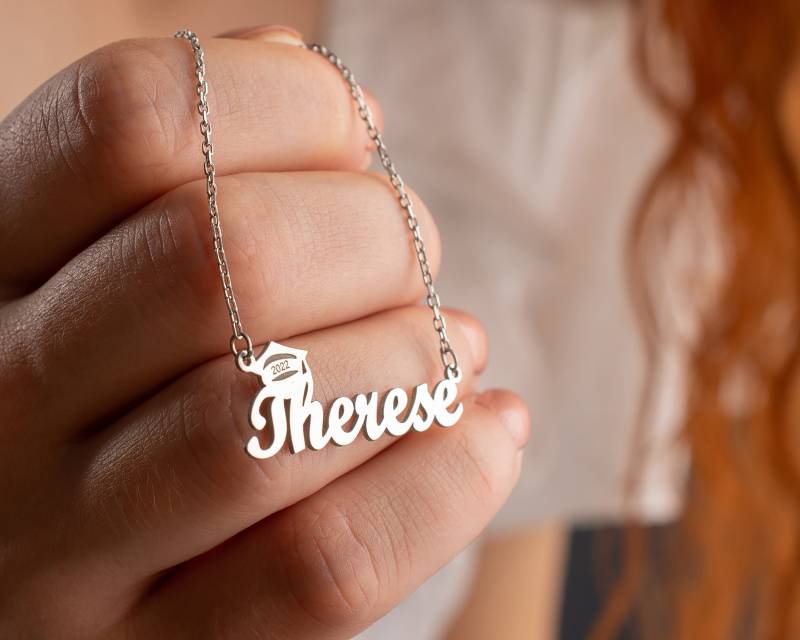 14K Solid Gold Graduierung Halskette, Benutzerdefinierte Cap Name Geschenke Für Mädchen College, 2023 Geschenk von LilySilverDesign