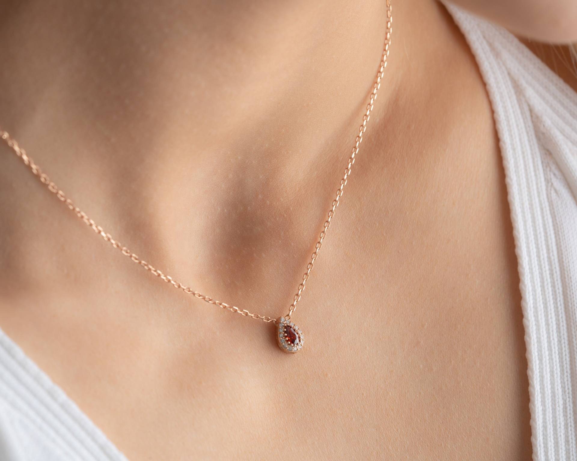 Januar Birthstone Schmuck, Granat Halskette Für Frauen, Minimalist Jeden Tag, Handgemachtes Geschenk, Geschenk Die Braut, Hochzeitstag Januar Birthstone Schmuck, Granat Halskette Für Frauen, Minimalist Jeden Tag, Handgemachtes Geschenk, Geschenk Die Braut, Hochzeitstag von LilySilverDesign