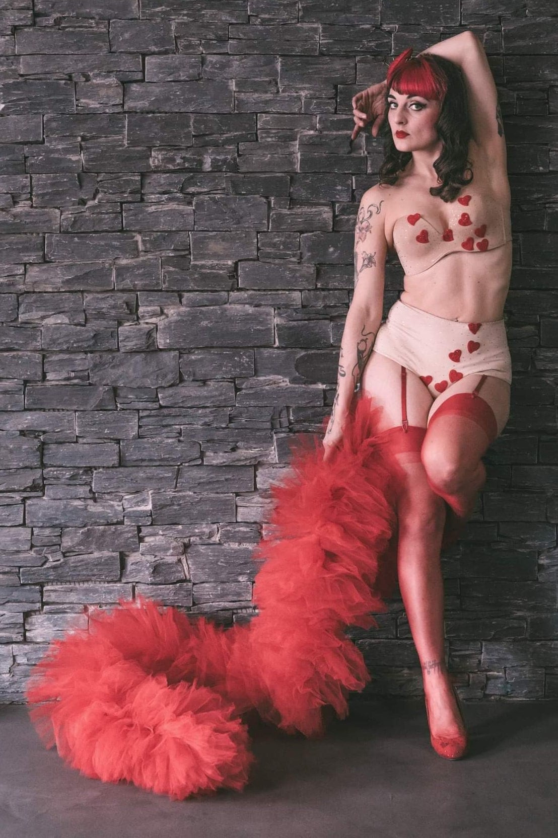 Flauschige Vegan Kunstfeder Plume Tüll Boa Burlesque Showgirl Pose Queen Made in France von LilyVerda