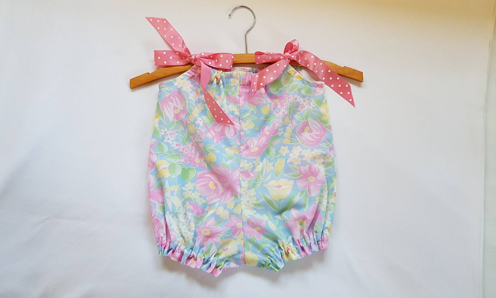 Baby Mädchen Strampler, Größe O Rosa Blau Blumen 9-12 Monate Sommer Outfit von LilyandBrooke
