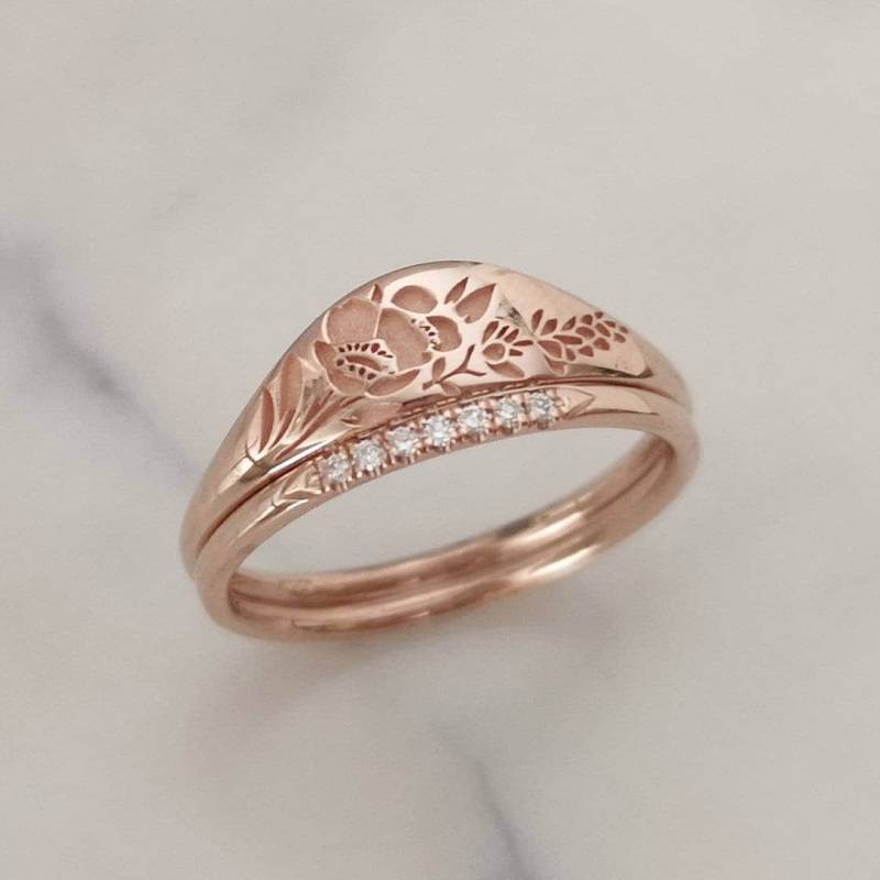 Mohn - Und Lavendelring Gepaart Mit Einem Dünnen Weißen Diamantband. Einzigartige 14 K Gold Ehering Set, Blume von LilyandDahlia