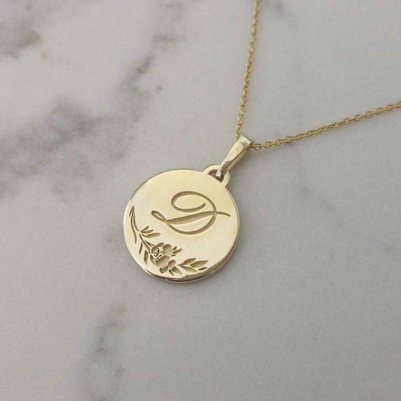 Personalisierte Halskette, 14K Gold Initial Personalisiertes Urlaubsgeschenk, Monogramm Einzigartiger Personalisierter Anhänger von LilyandDahlia
